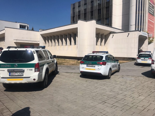 Polícia / Policajné auto /