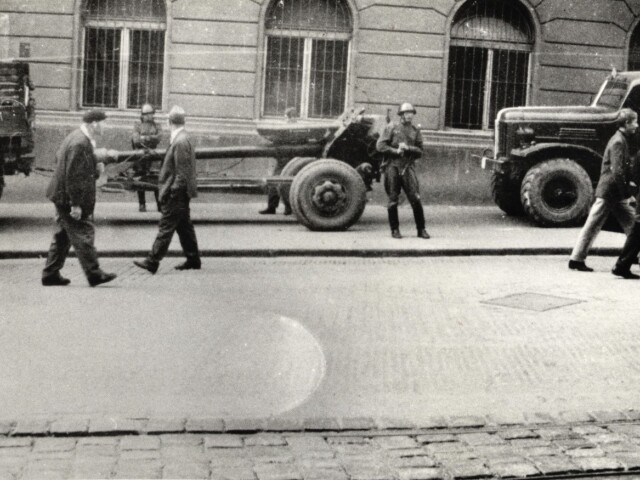Sovietski vojaci v Bratislave po vpáde vojsk Varšavskej zmluvy do Československa 21. augusta 1968.