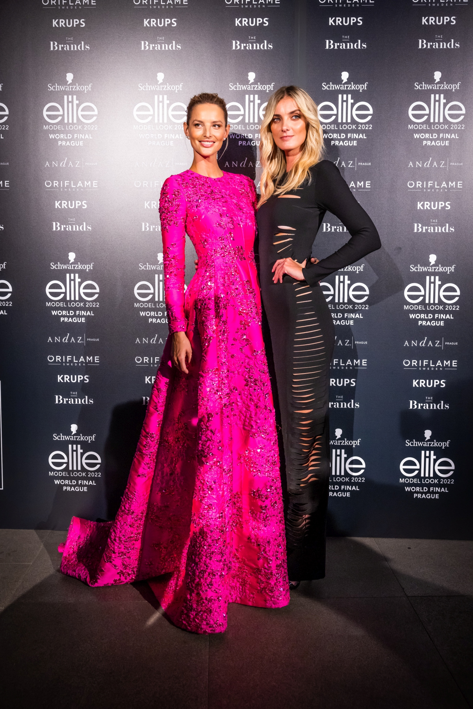 Česká topmodelka Denisa Dvořáková (vpravo) a slovenská topmodelka Michaela Kocianová.