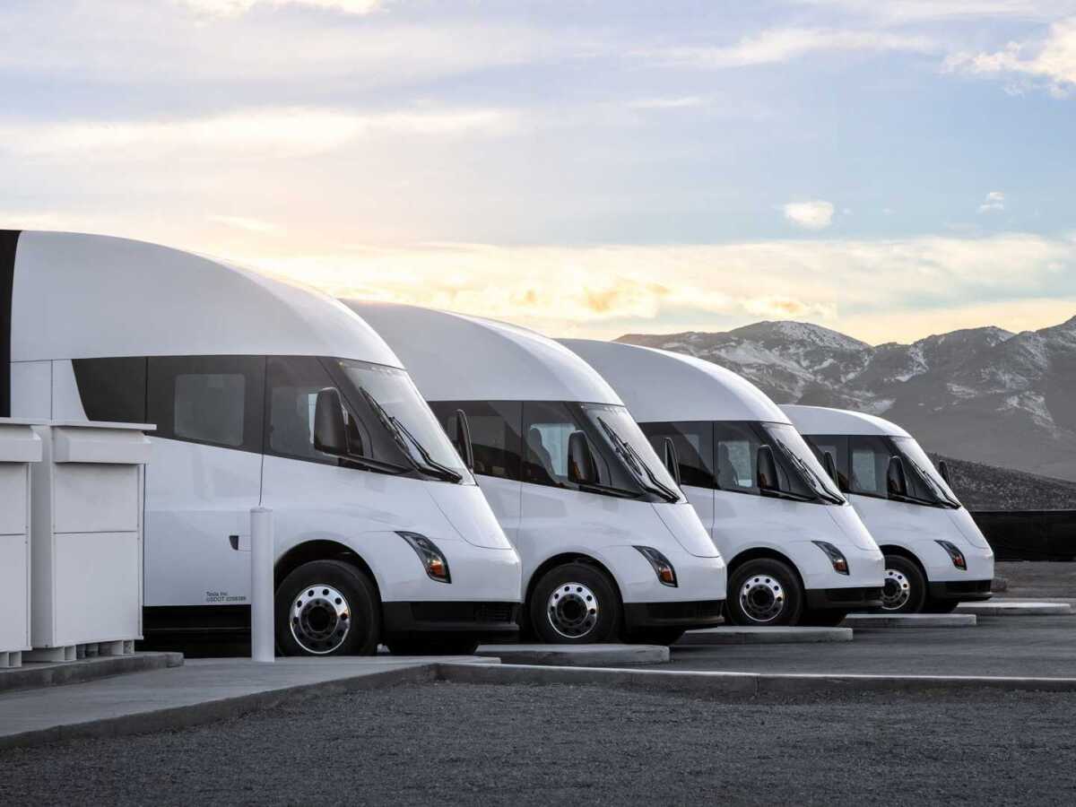 Tesla Semi (2022)