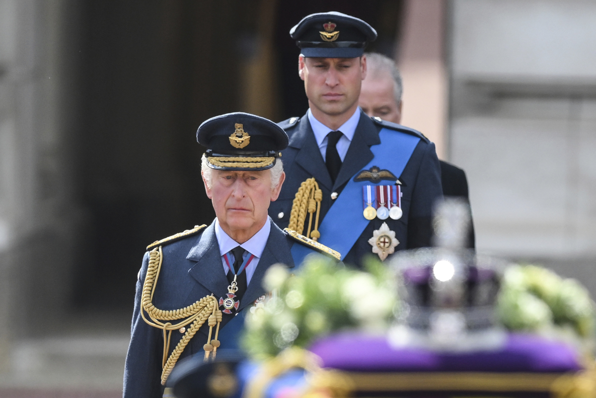 Kráľ Karol III. a jeho syn, princ William