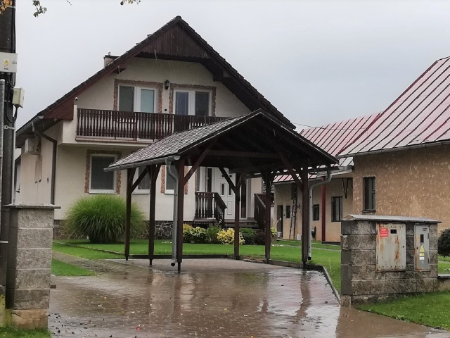 Dom Kaveckej vraj strážia policajti každú noc.