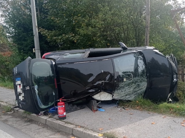Peugeot, ktorý matku s dvomi deťmi a psíkom zrazil na chodníku, šoféroval opitý muž.
