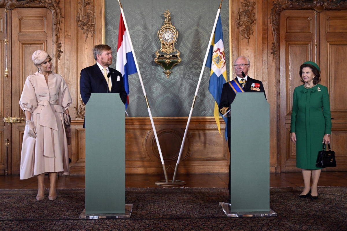 Carl Gustaf a jeho manželka - kráľovná Silvia, kráľ Viliam Alexander a kráľovná Maxima