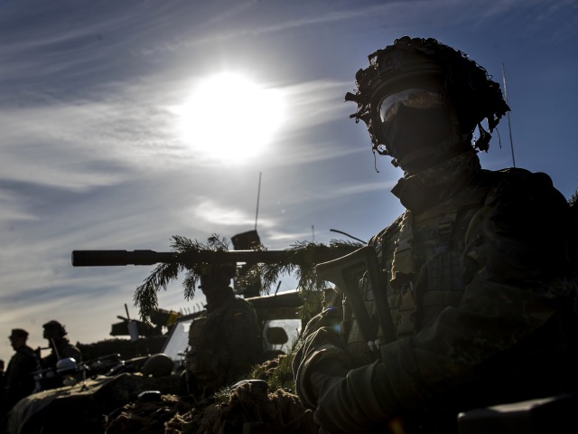 NATO / Vojak / Armáda / Vojenské cvičenie /
