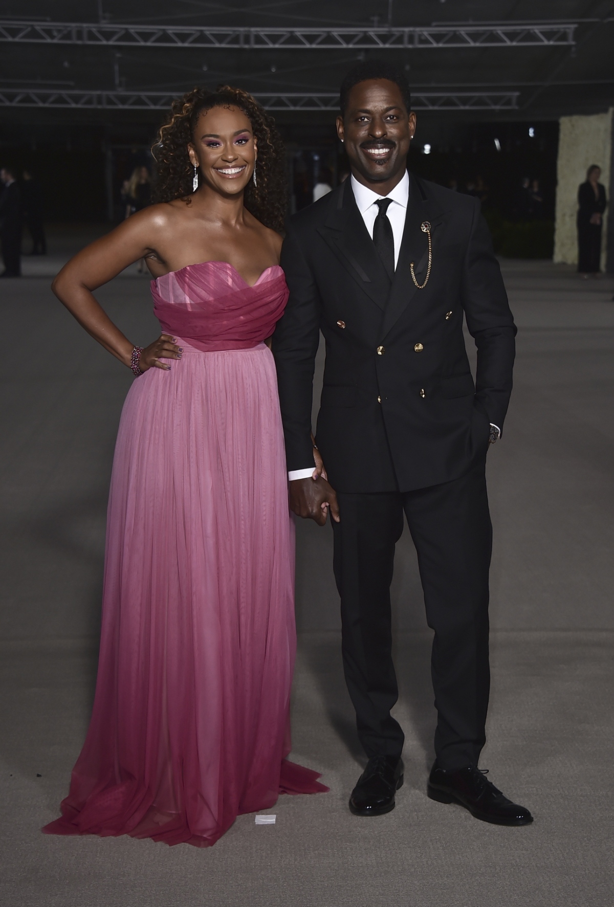 Herec Sterling K. Brown a jeho partnerka Ryan Michelle Bathe.