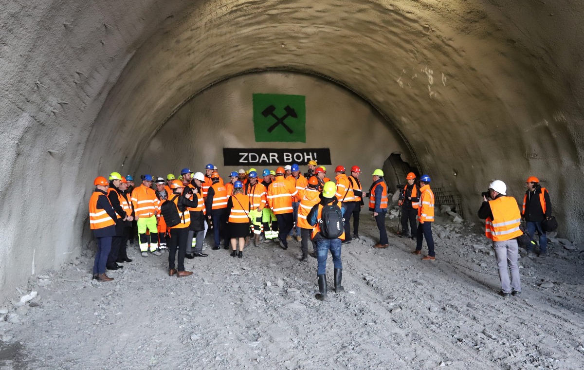 tunel čebrať