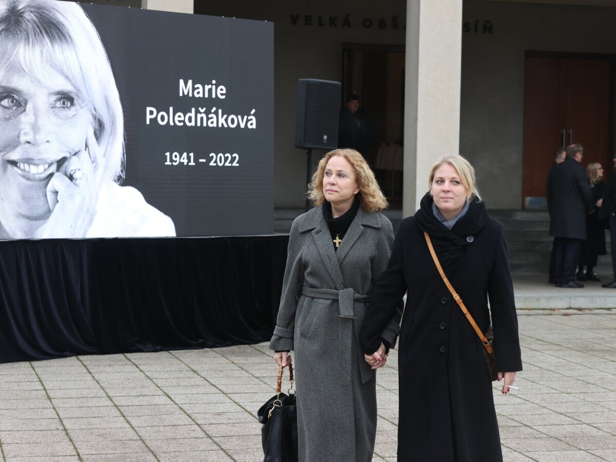 Ulla Keslerová (vpravo) s dcérou Petrou Hapkovou.