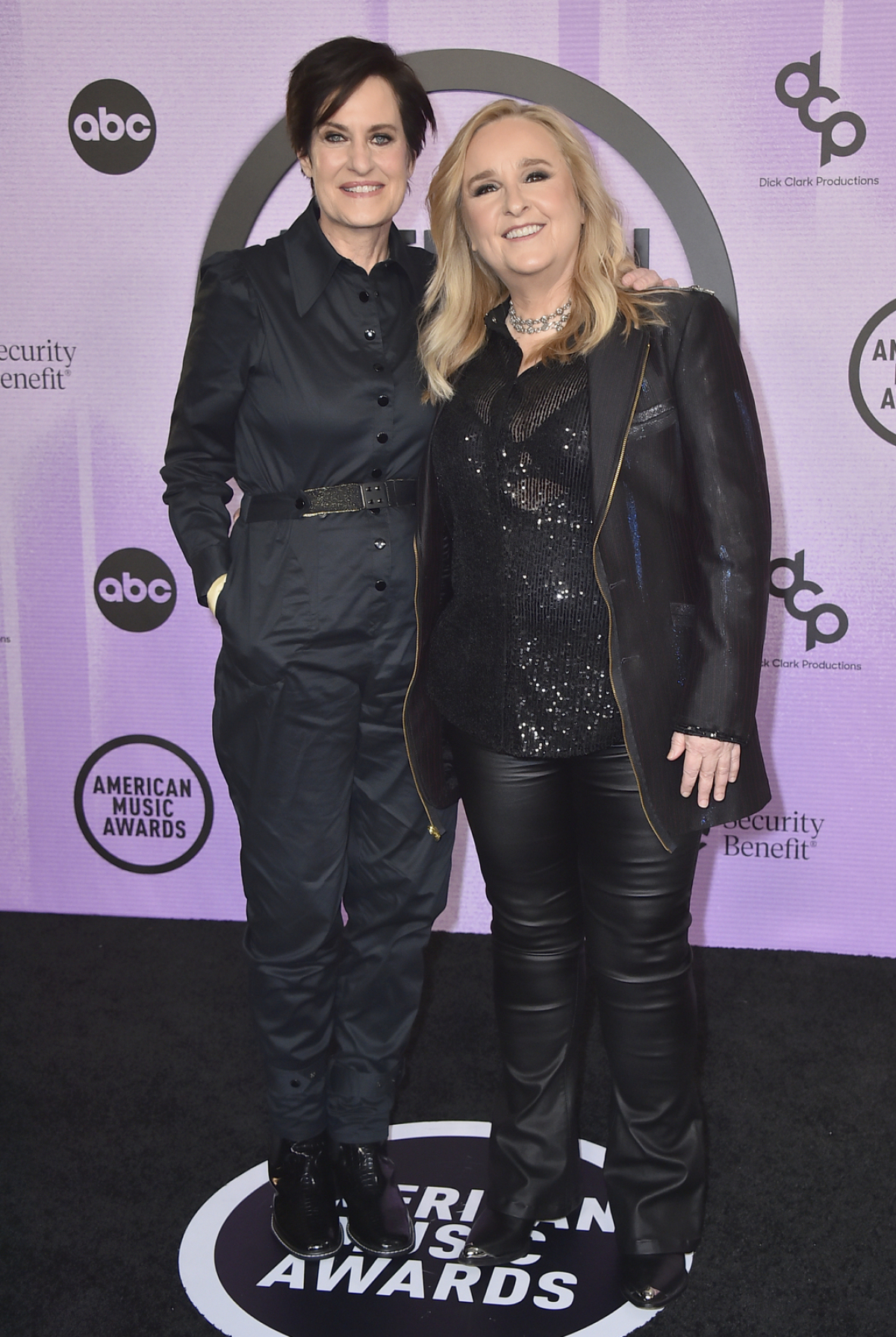 Speváčka Melissa Etheridge (vpravo) a jej manželka Linda Wallem.