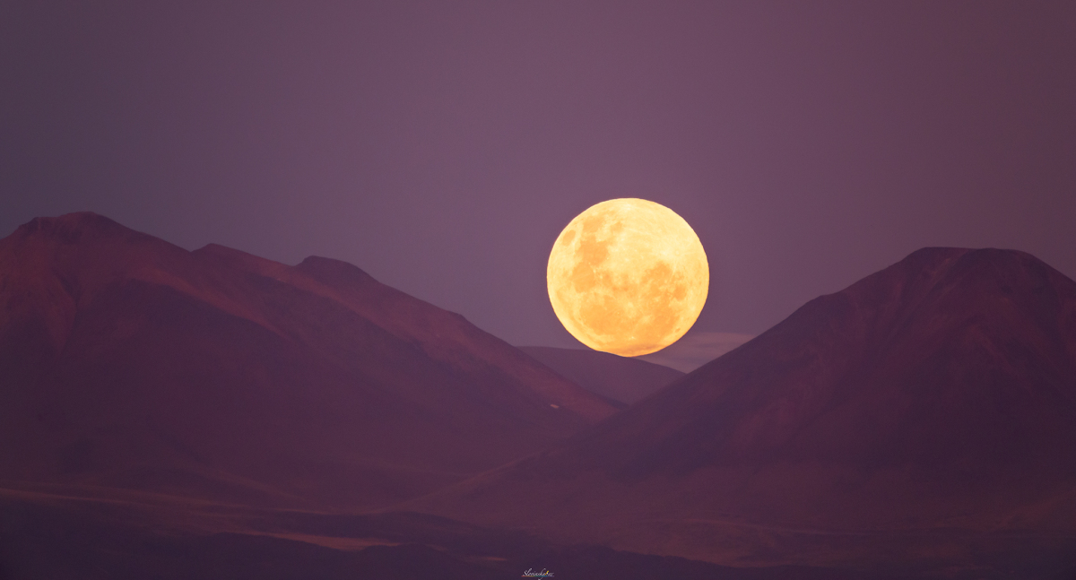 Sovinsky-Cile-Moon Over Volcanoes SMALL