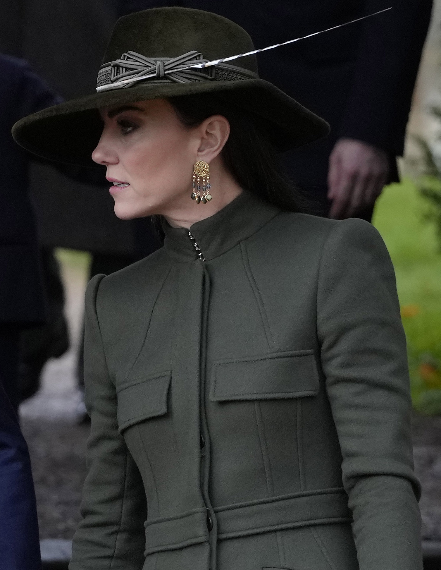 Kate, princezná z Walesu na sviatočnej bohoslužbe v Sandringhame s náušnicami od princa Williama.