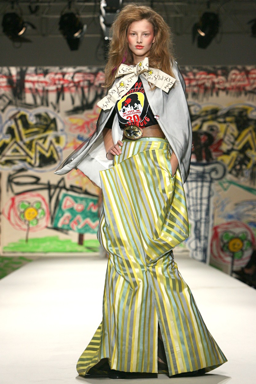 Slovenská topmodelka Michaela Kocianová na prehliadke Vivienne Westwood v Paríži v roku 2006.