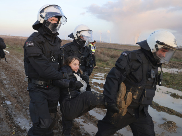 demonštranti Lützerath polícia aktivisti Thunbergová