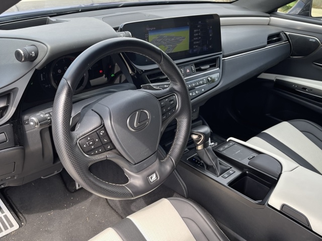 Lexus ES 300h (2023)