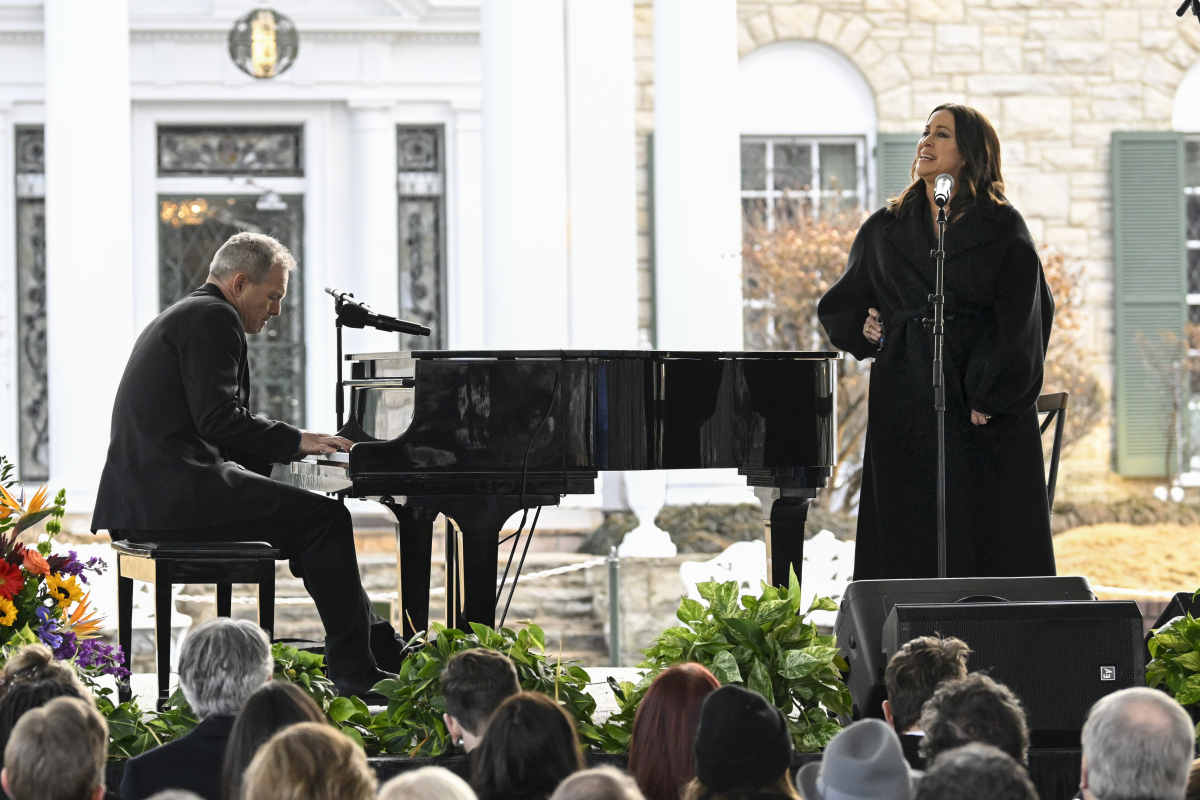 Alanis Morissette a Mike Farrell 