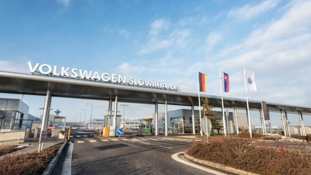 Do bratislavského závodu investoval v súvislosti s prípravou na výrobu Passatu a Superbu materský koncern približne 500 miliónov eur.