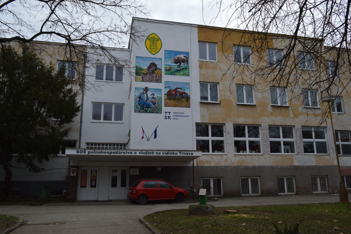 Stredná odborná škola poľnohospodárstva s služieb na vidieku Trnava.