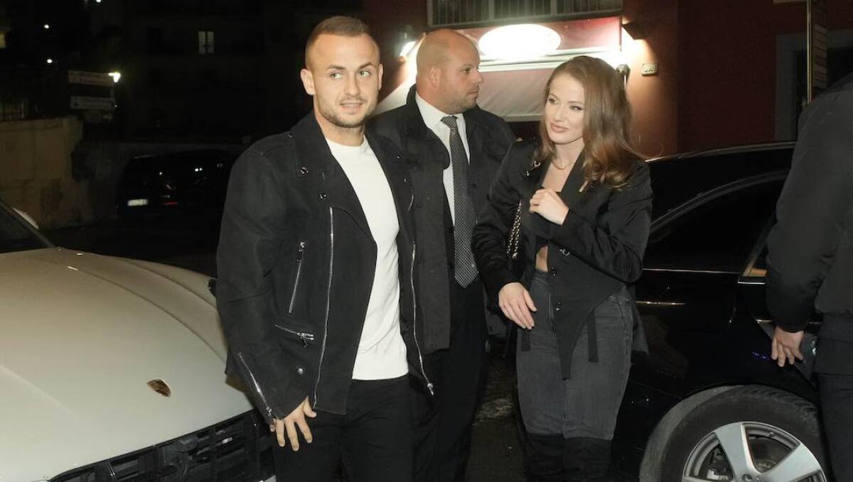 17 Stanislav LOBOTKA Kristina SULOVA Facebook 01