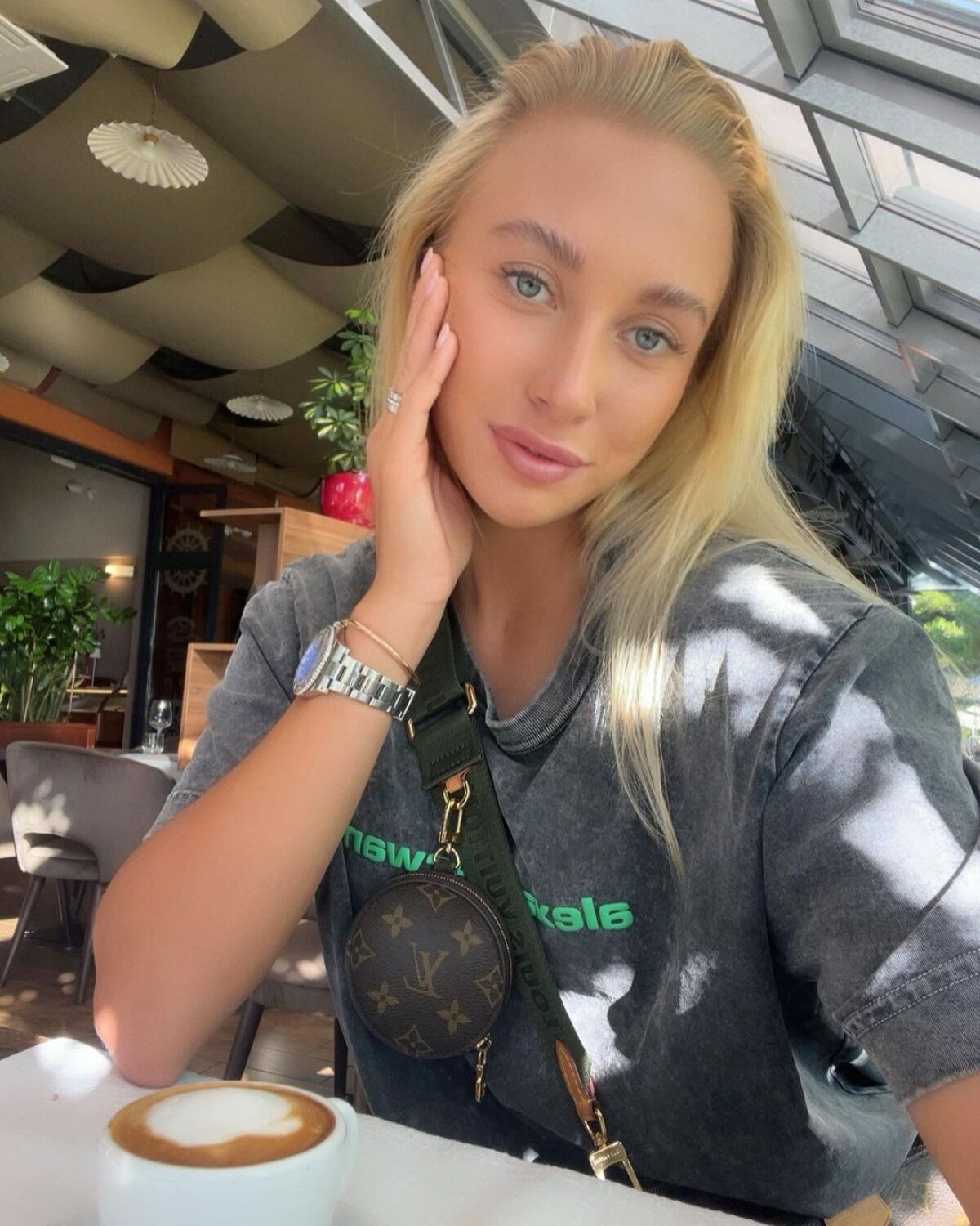 12 Potapovová