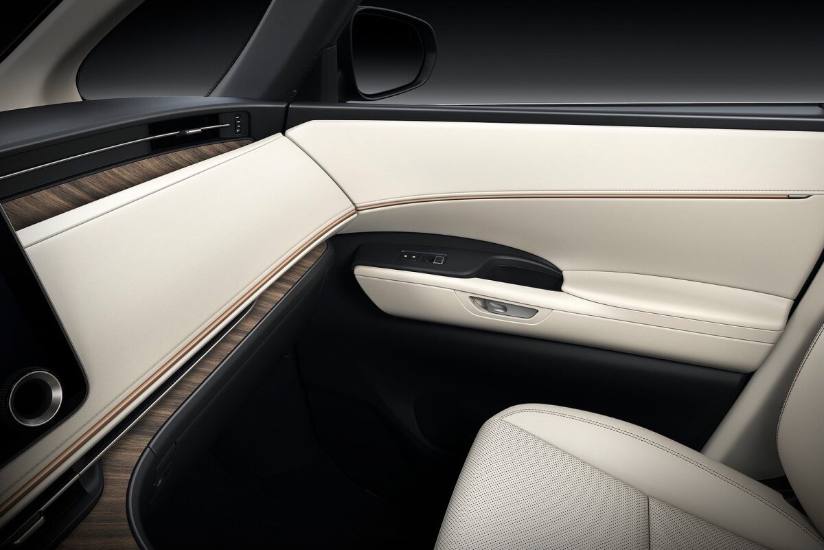 Lexus LM - 2023