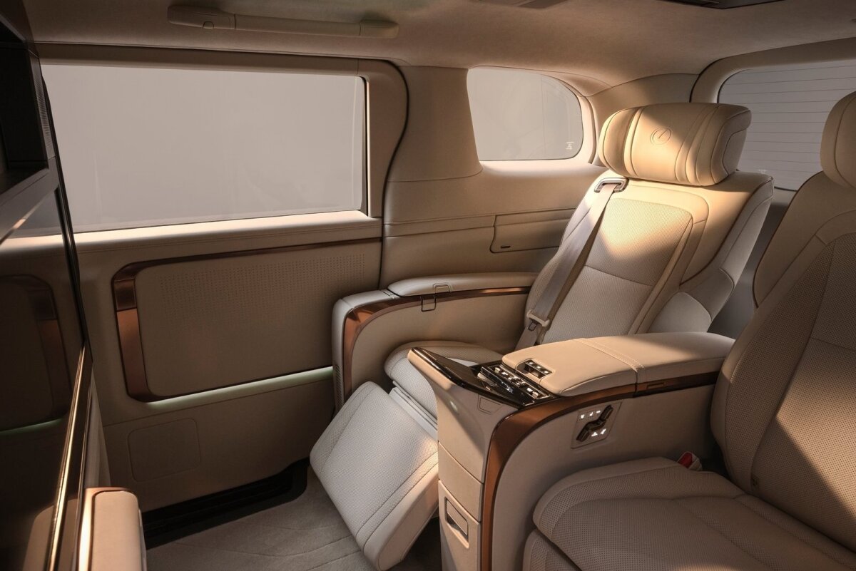 Lexus LM - 2023