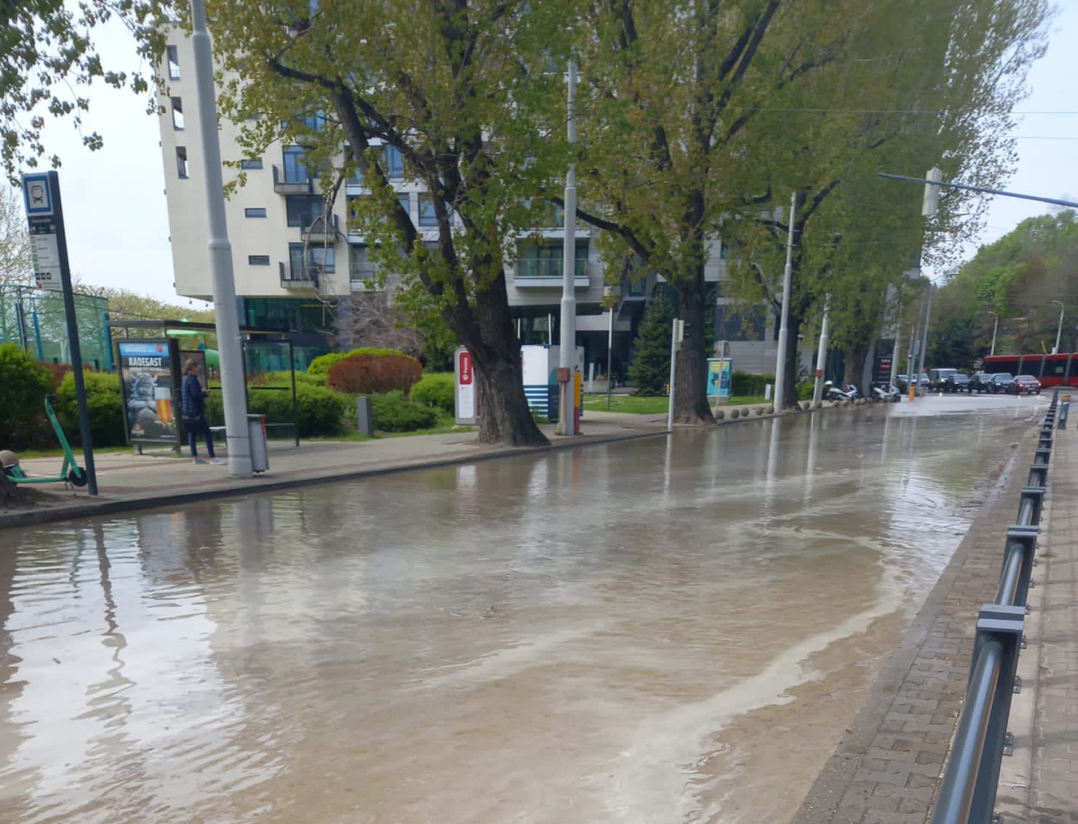 Bratislava BVS Kráľovské údolie potrubie prasknutie