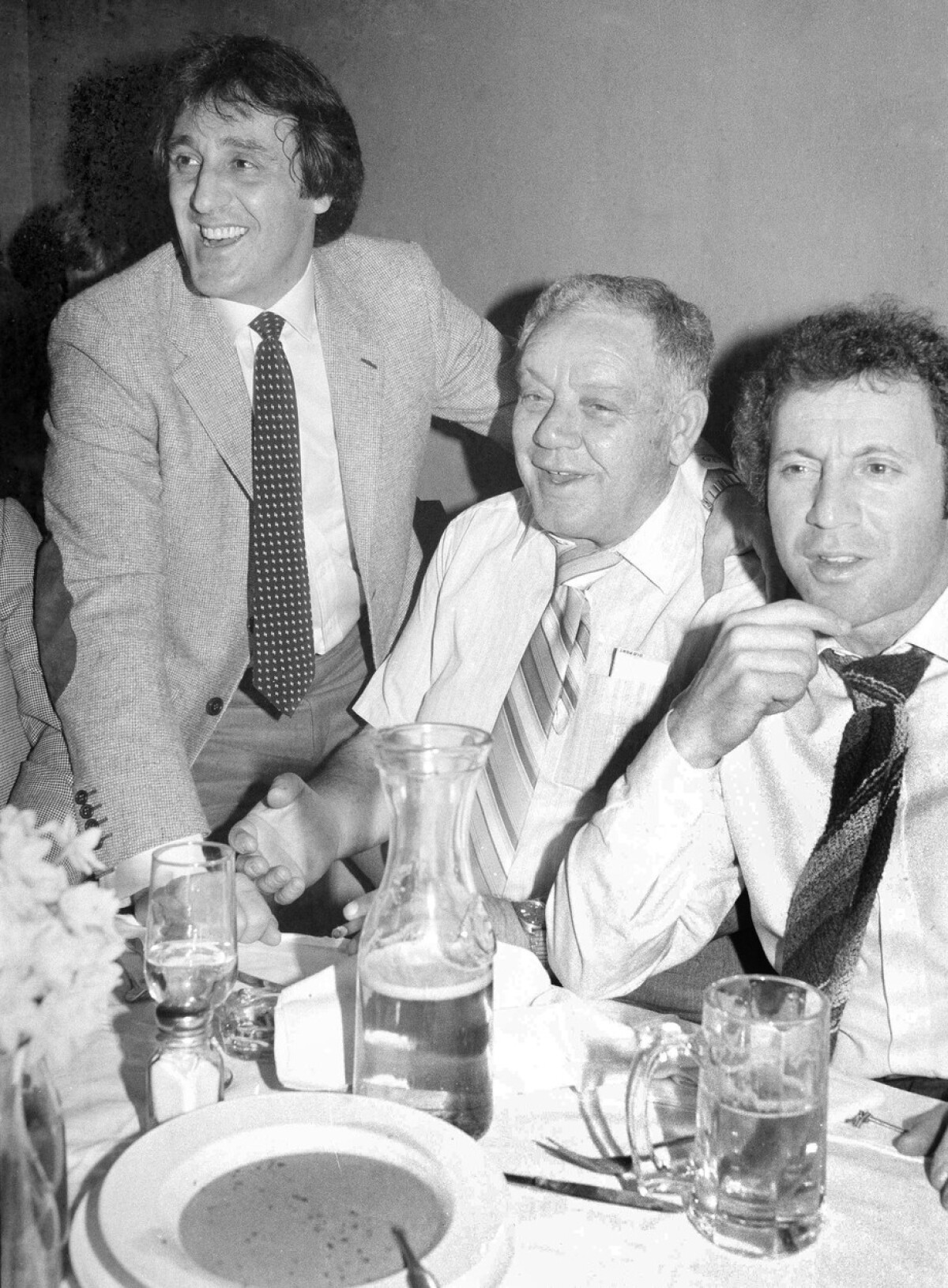 2. Tony a Phil Esposito