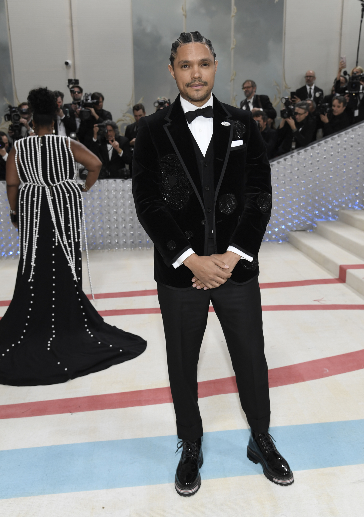 Moderátor Trevor Noah.