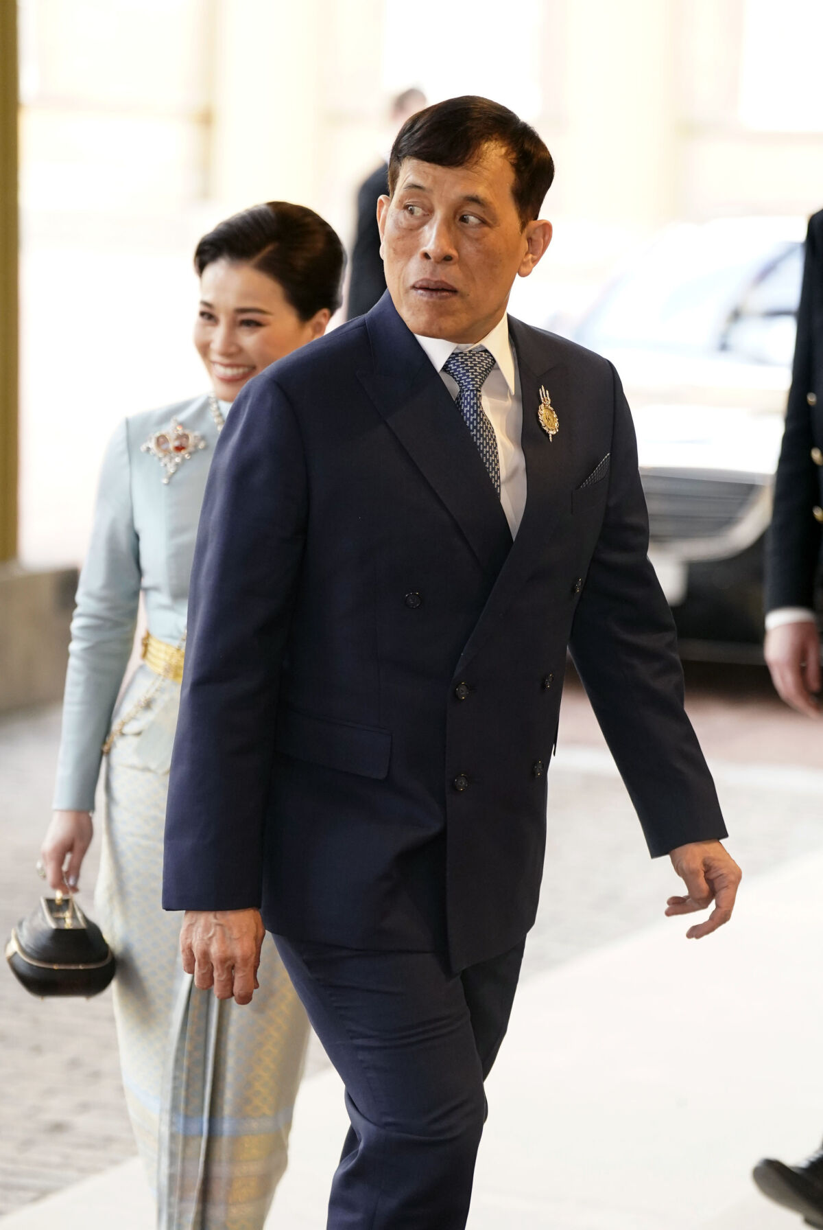 Thajský kráľ Vajiralongkorn a kráľovná Suthida
