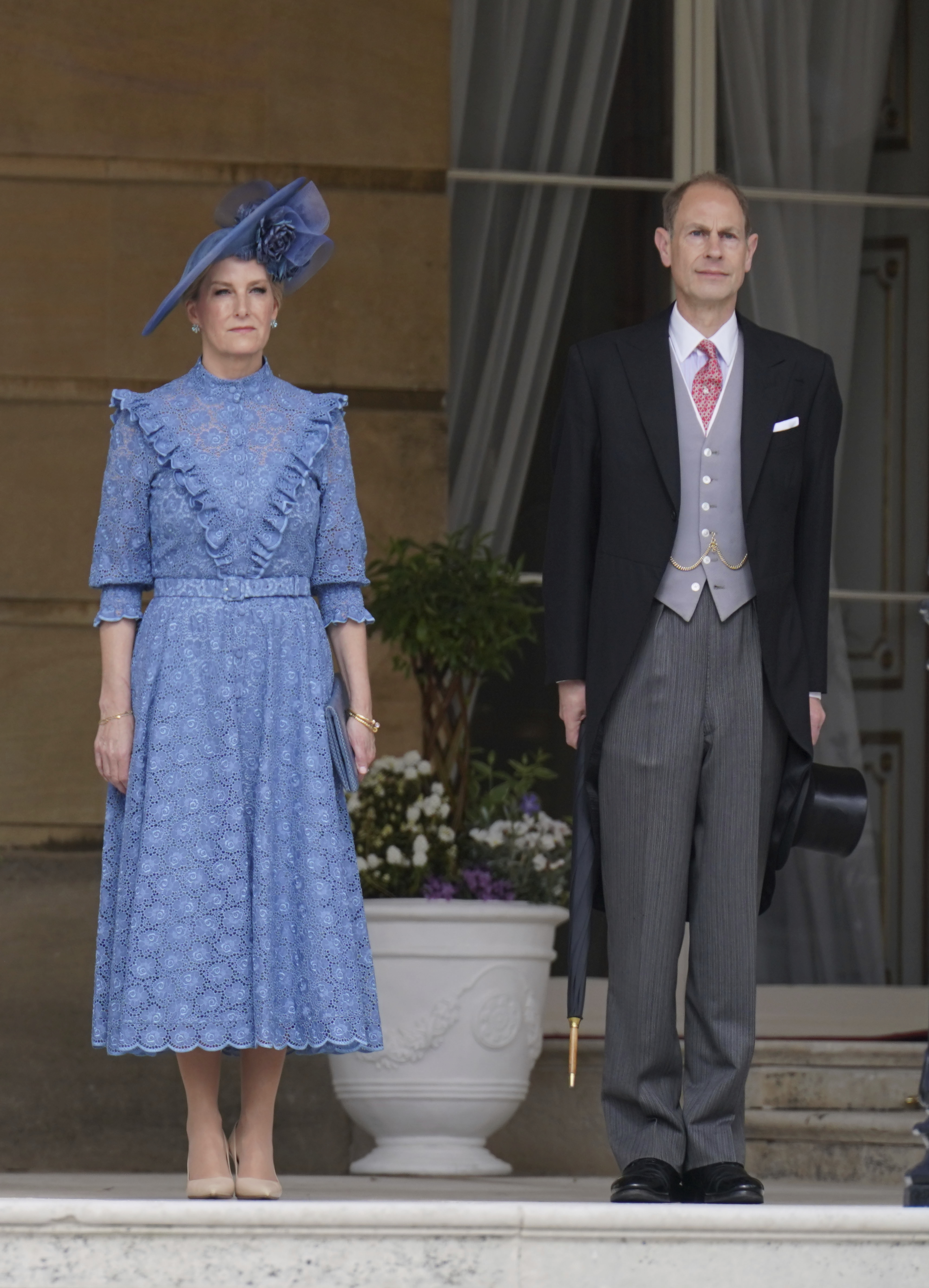 Princ Edward a Sophie, vojvodkyňa z Edinburghu sa tiež objavili na Garden Party v Buckinghamskom paláci.