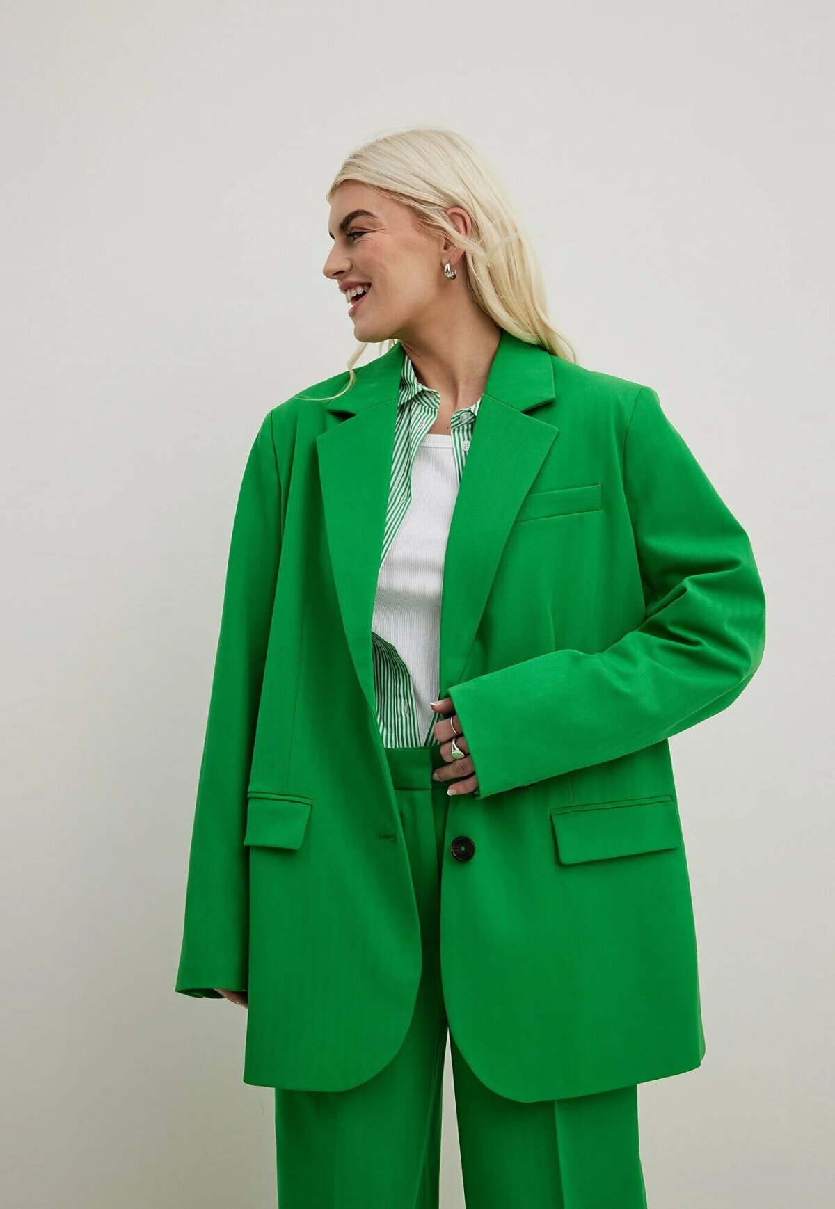 Dámske predĺžené oversized sako NA-KD