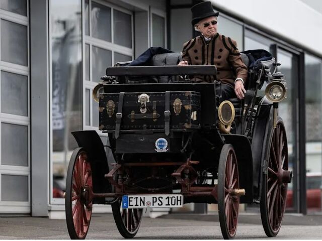 Benz Victoria - 130 ročné auto na STK