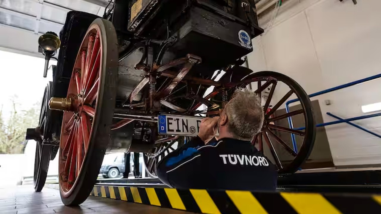 Tak ako všetky autá v Nemecku, musela aj prihlásená Victoria absolvovať technickú kontrolu. Prešla bez straty bodu.