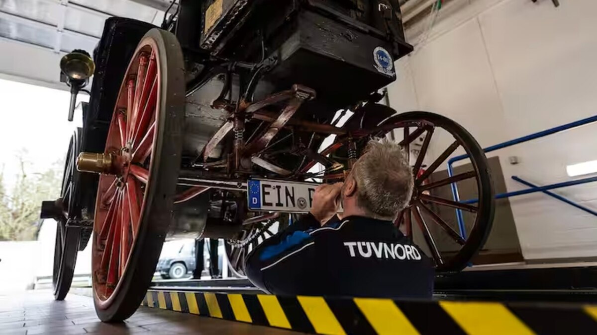 Benz Victoria - 130 ročné auto na STK