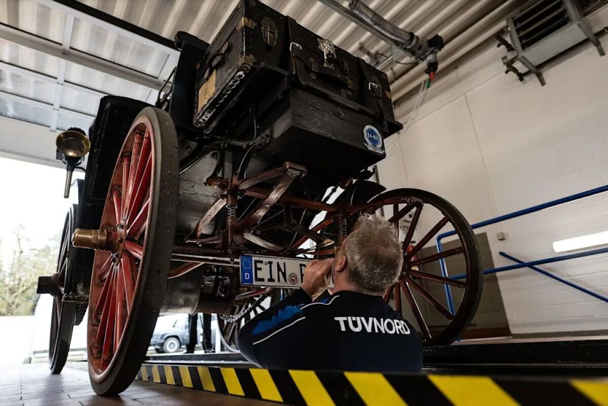 Benz Victoria - 130 ročné auto na STK