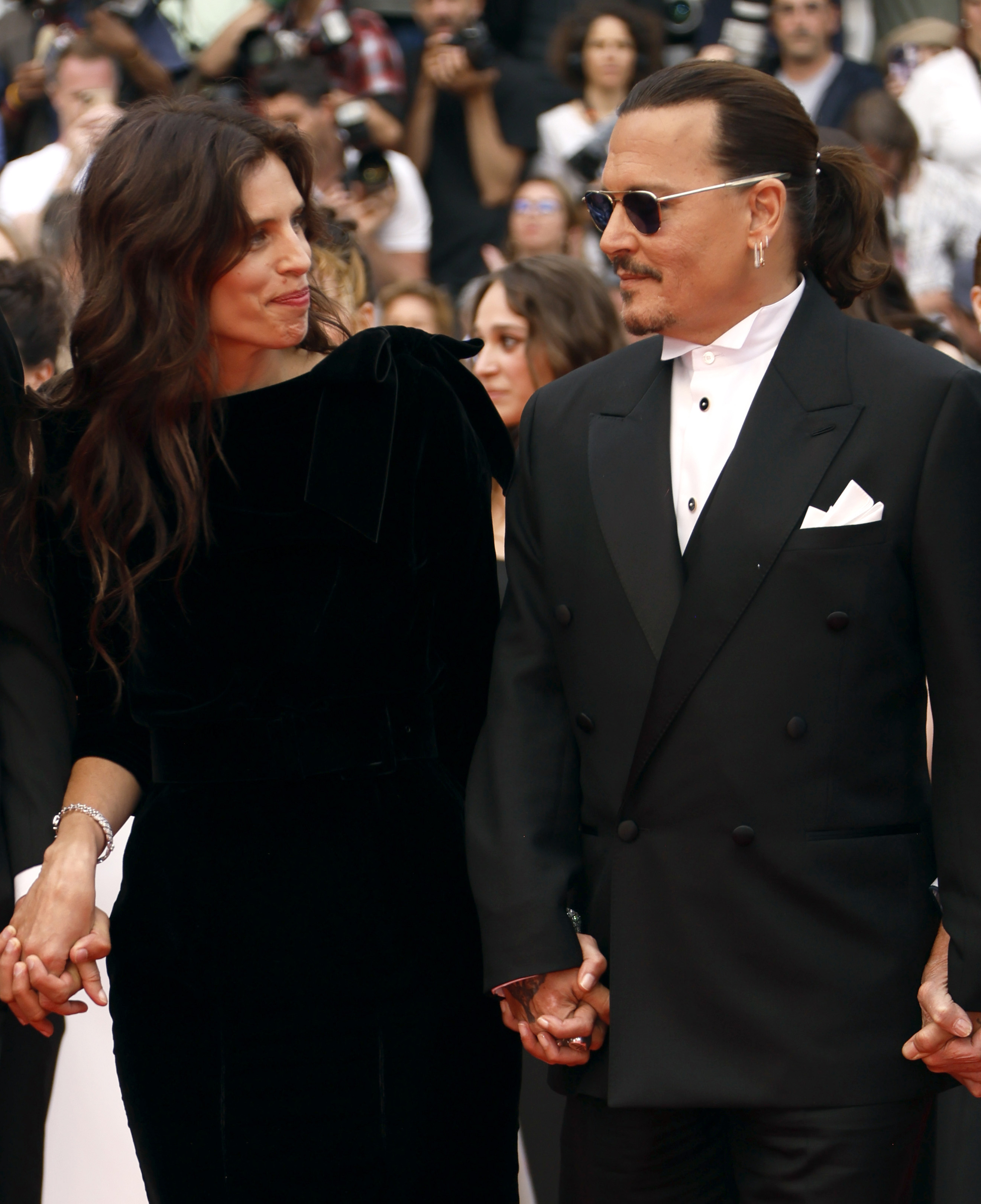 Herec Johnny Depp uviedol v Cannes svoj nový film Jeanne du Barry. Na snímke s jeho režisérkou a hlavnou ženskou hrdinkou Maiwenn.