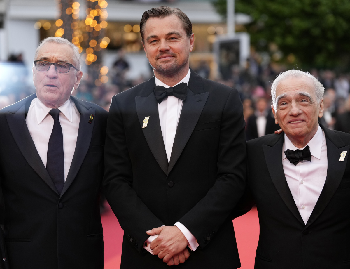Herec Robert De Niro (vľavo), herec Leonardo DiCaprio a režisér Martin Scorsese.