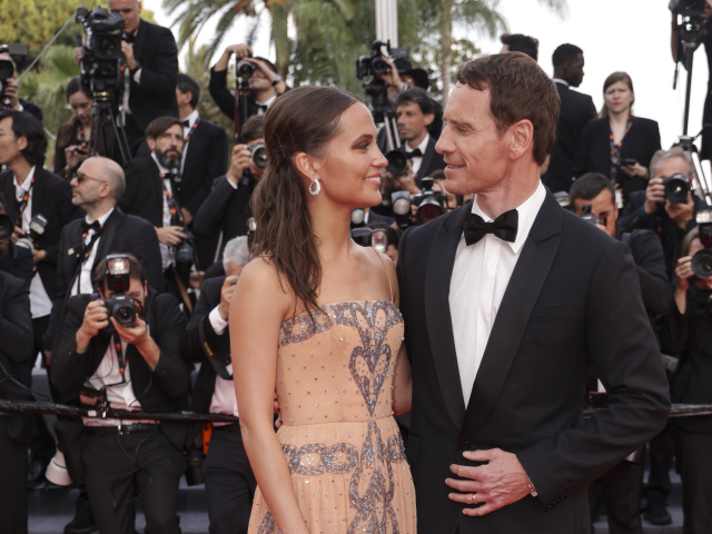 Alicia Vikander a Michael Fassbender