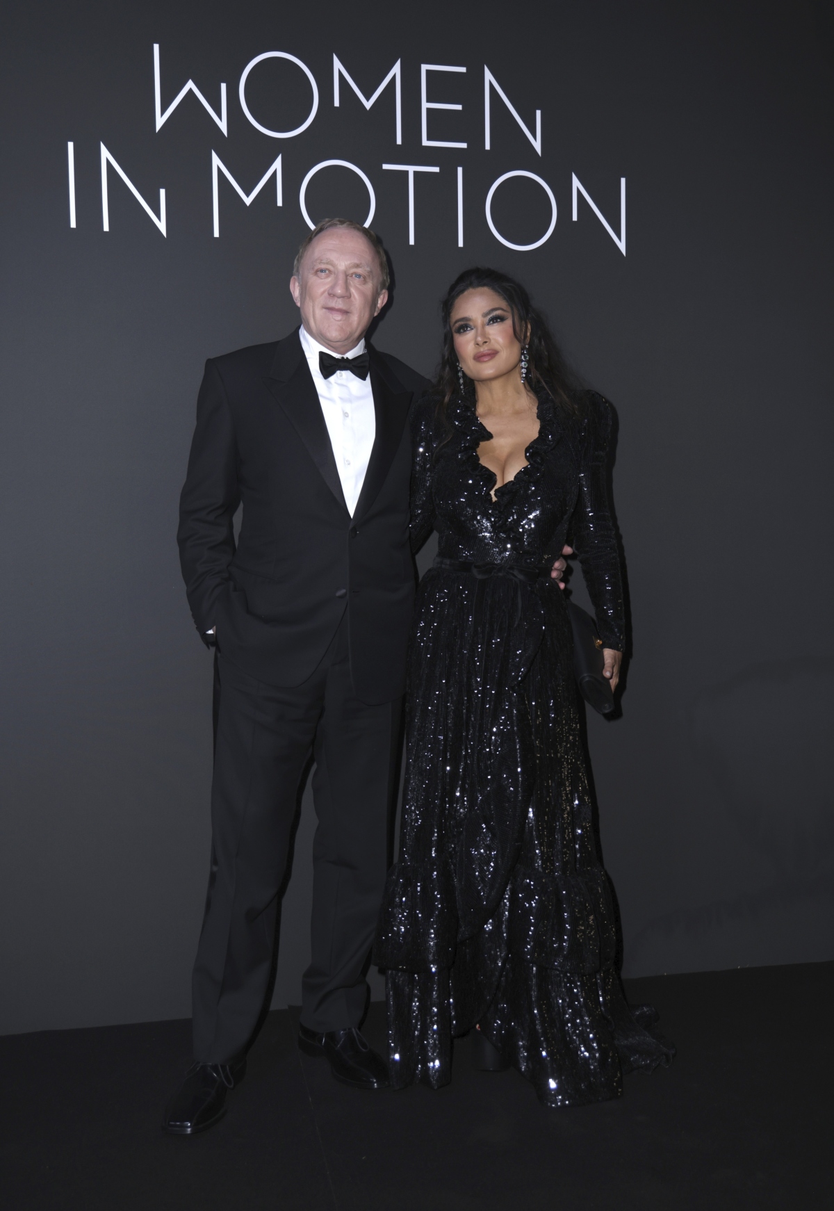 Salma Hayek v kreácii Balenciaga a jej manžel Francois-Henri Pinault.