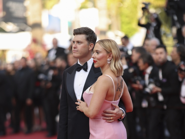 Scarlett Johansson a jej partner Colin Jost