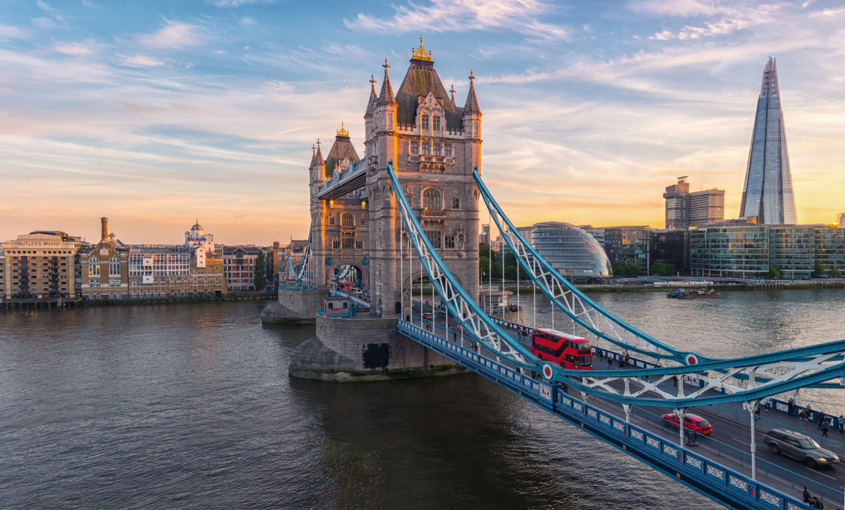 651736369-London