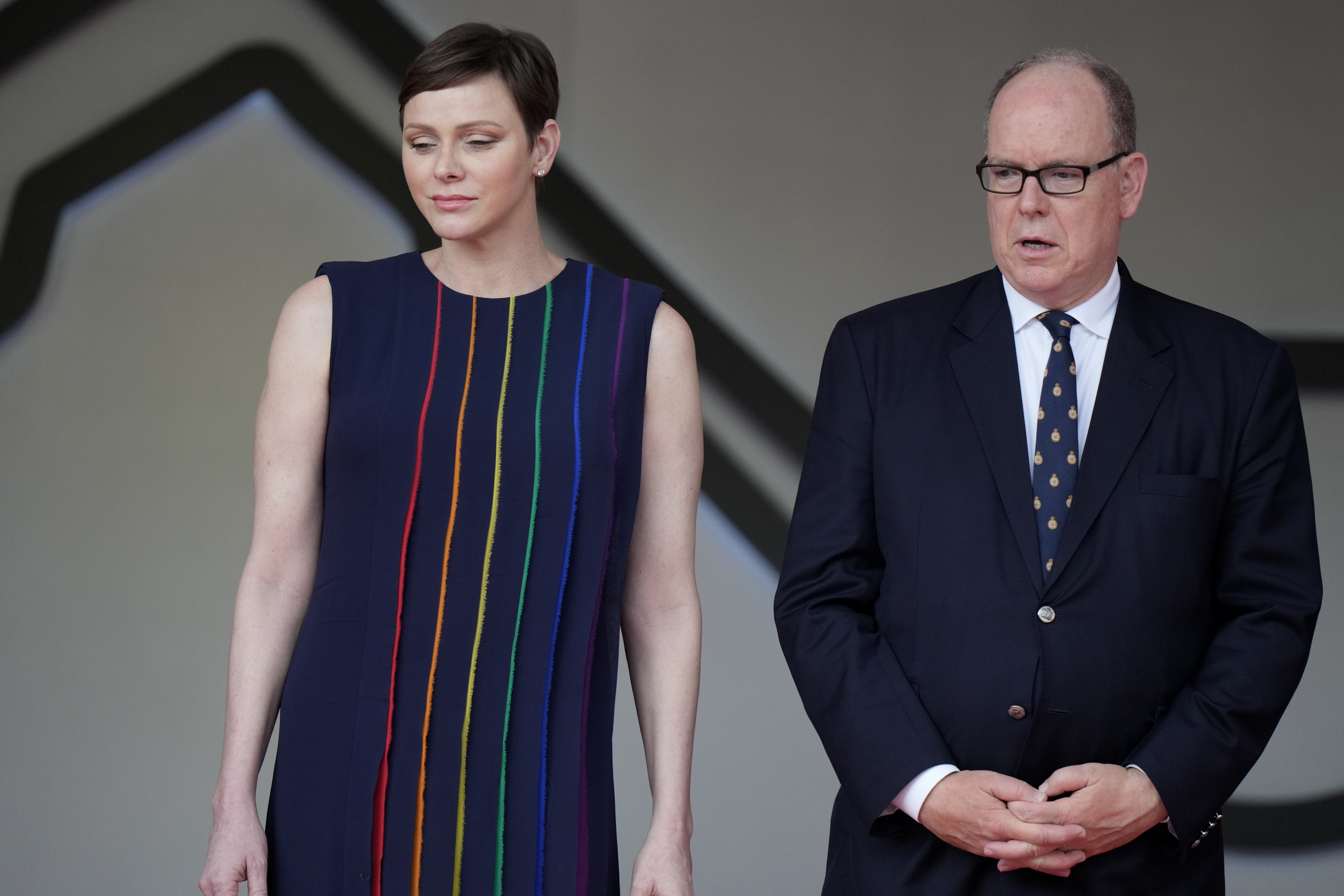 Princezná Charlene a knieža Albert sa spoločne objavili na vyhlásení víťazov Monaco Formula One Grand Prix.