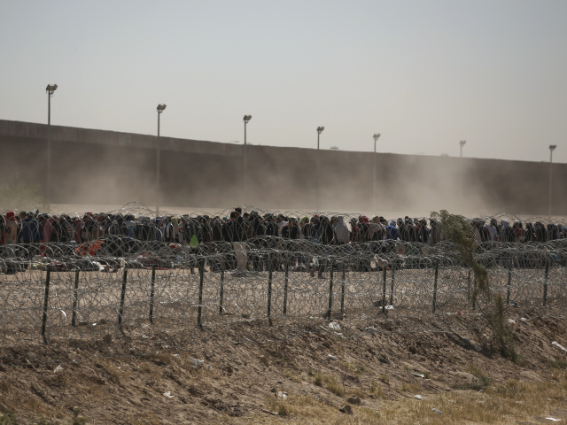 Migranti / Hraničný priechod /