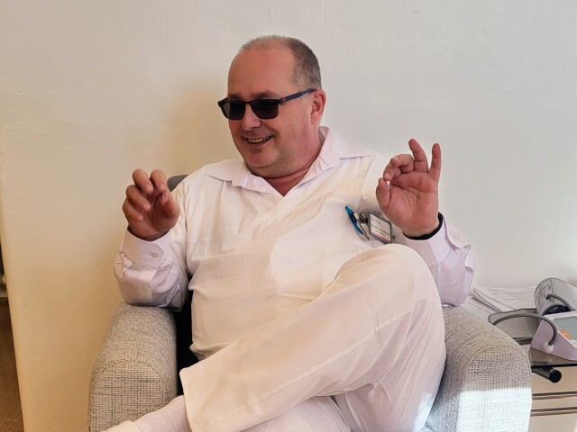 Doc. MUDr. Ivan Solovič, CSc., usmievavý, otvorený, priamy človek. Primár I. oddelenia pneumoftizeológie v Národnom ústave tuberkulózy, pľúcnych chorôb a hrudníkovej chirurgie vo Vyšných Hágoch.