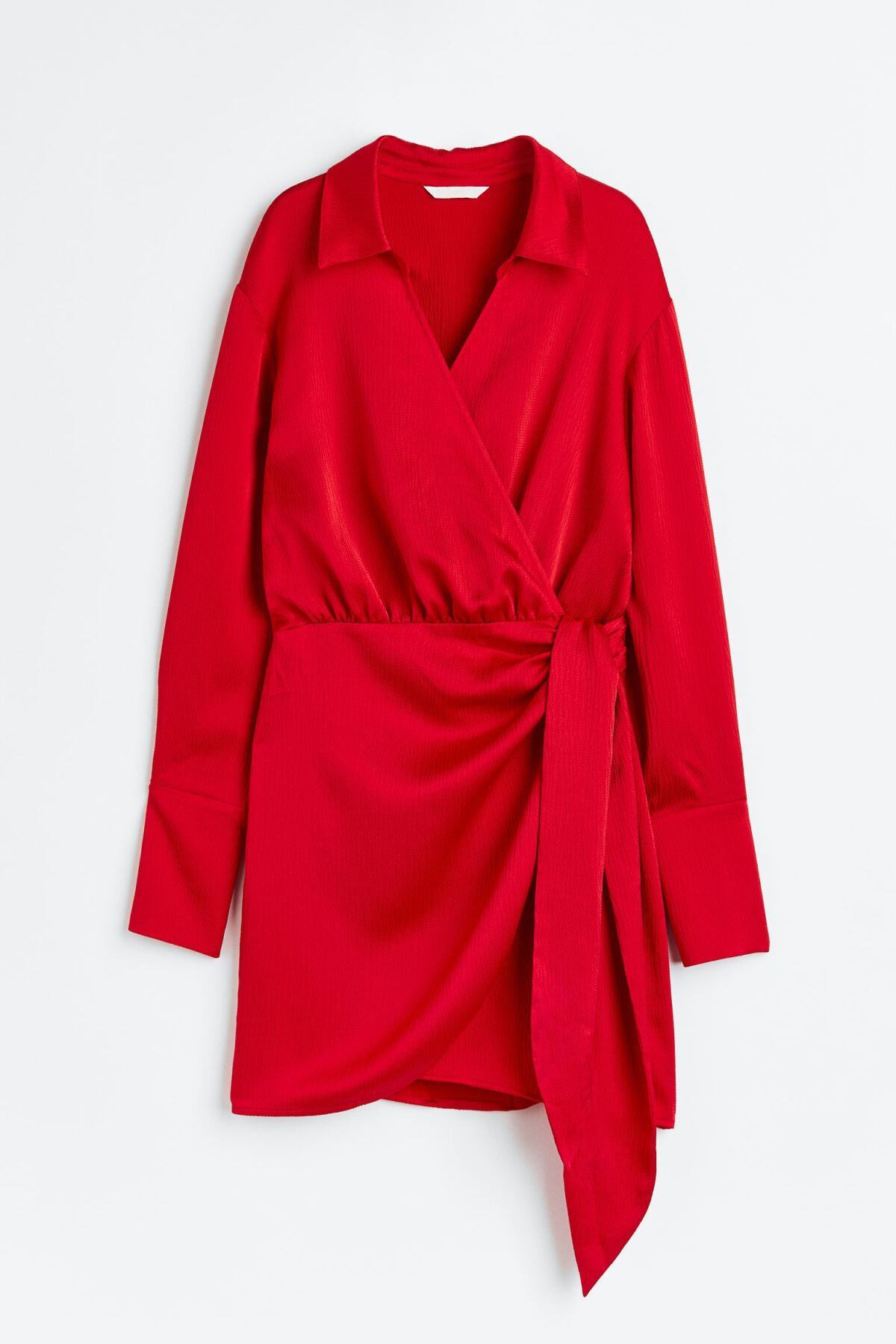 Červené šaty H&M, predávajú sa za 29,95 eura. 