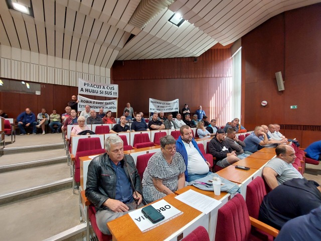 Mestske zastupitelstvo Kosiceodborari DPMK protest  3 