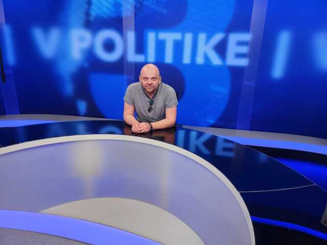 ta3, V politike, Richard Dírer