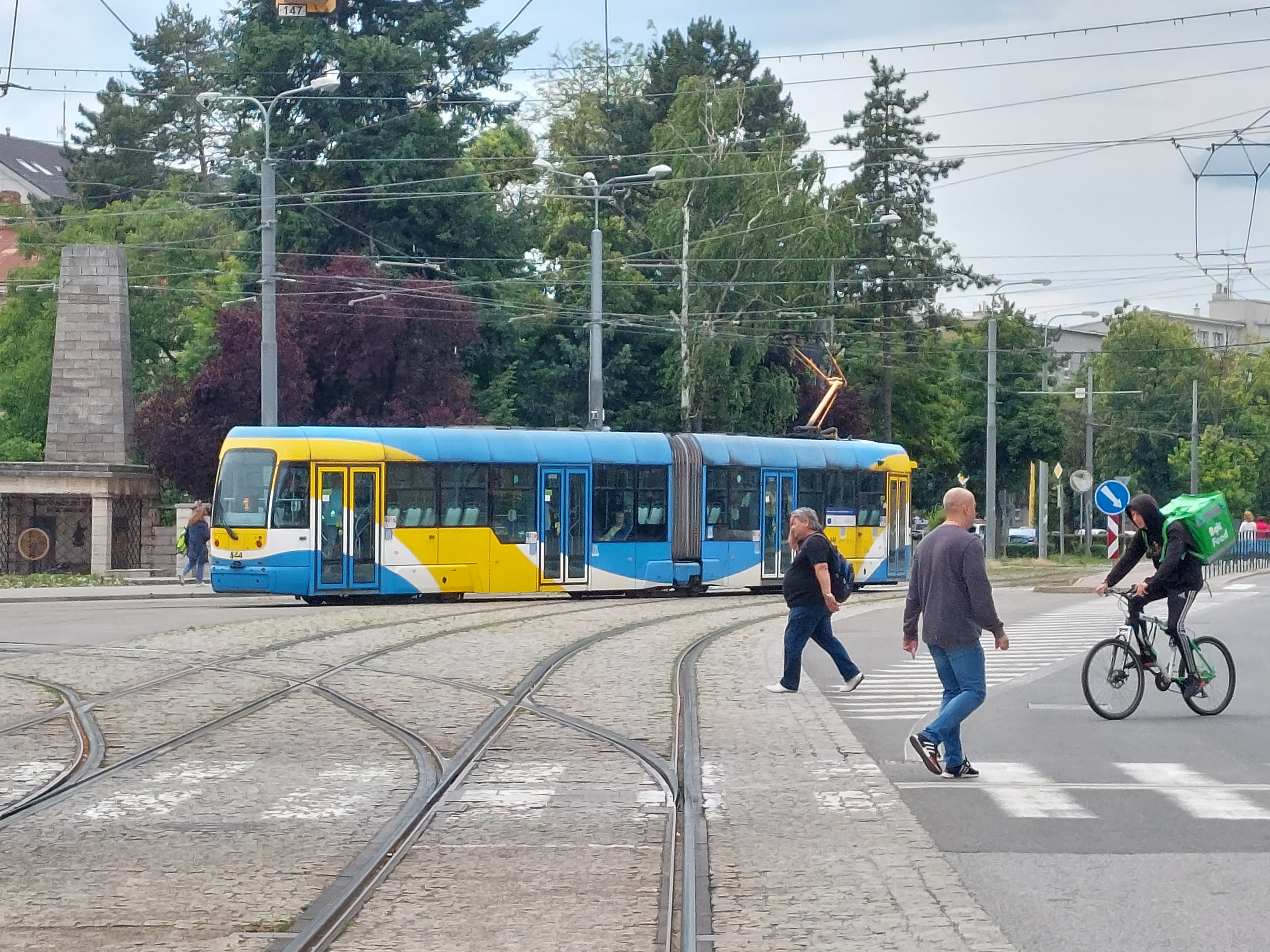 MHD v Košiciach zatiaľ funguje, no nákup nových autobusov a električiek je nevyhnutný.