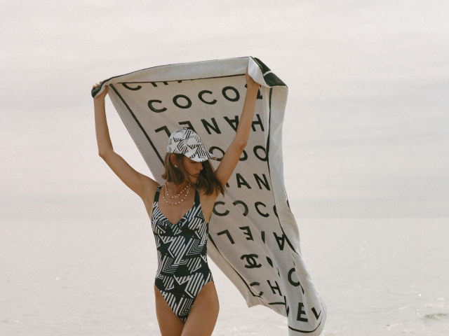 Vivienne Rohner na zábere z kampane COCO Beach od Chanel