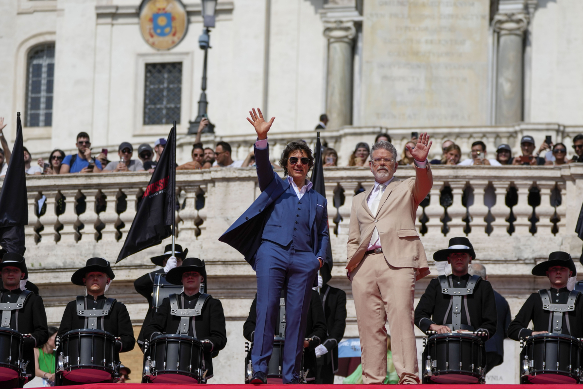 Tom Cruise (vľavo) a režisér Chris McQuarrie